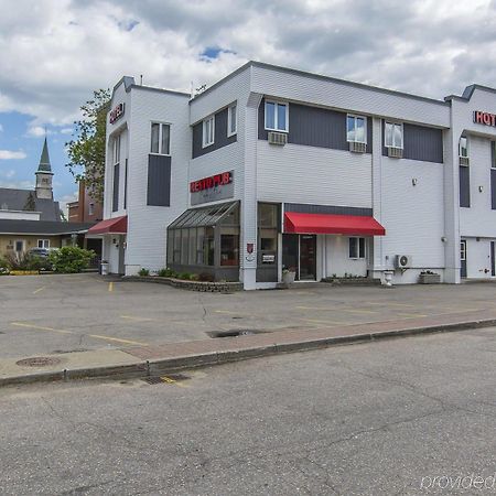 Econo Lodge La Malbaie Extérieur photo