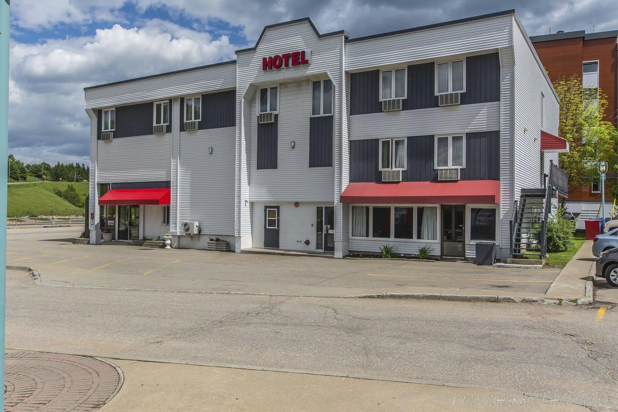 Econo Lodge La Malbaie Extérieur photo