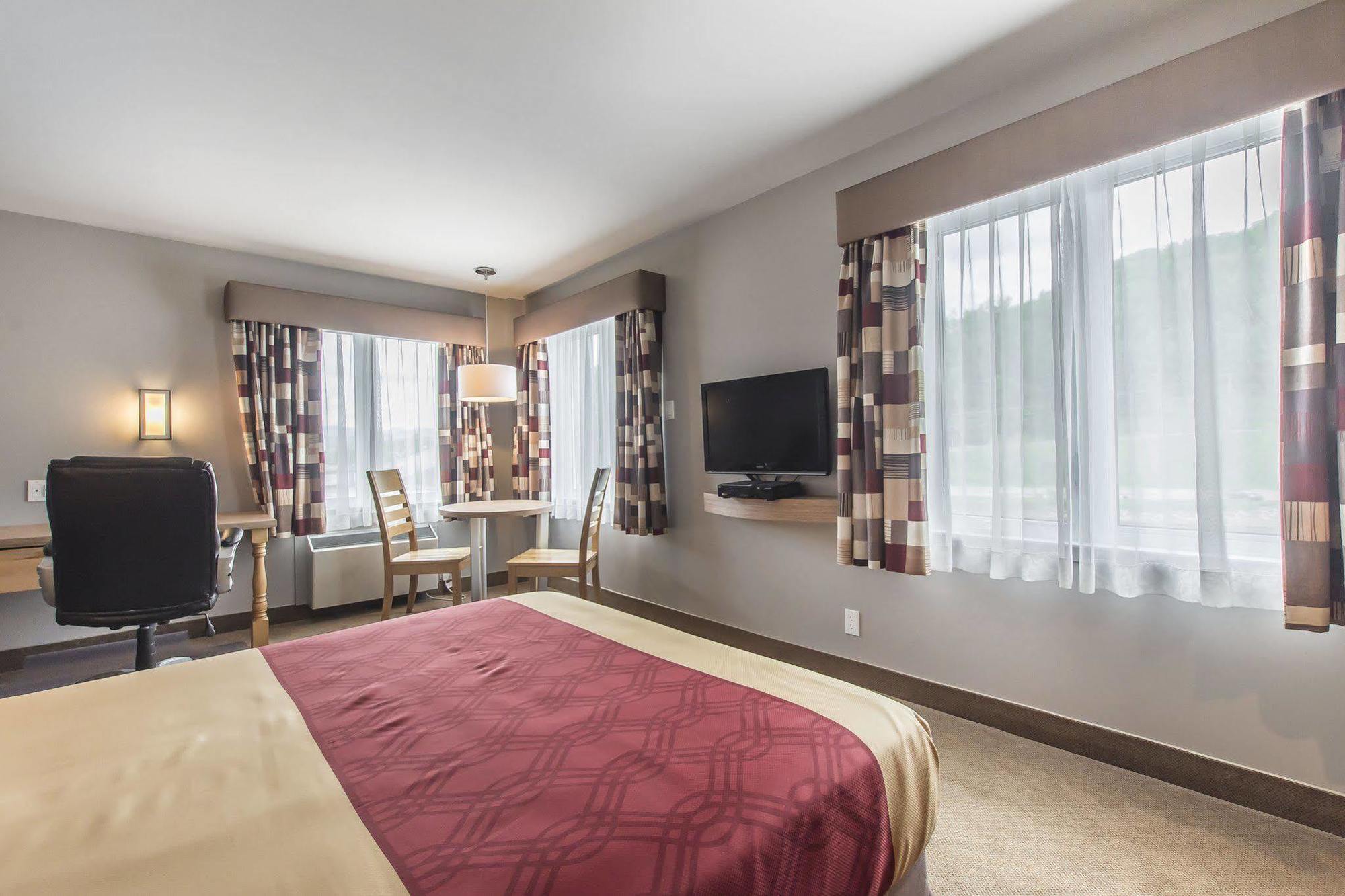 Econo Lodge La Malbaie Extérieur photo